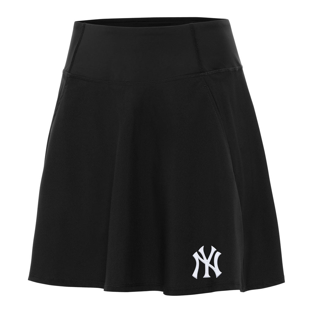 MLB New York Yankees Women's Antigua Chip Skort - Black
