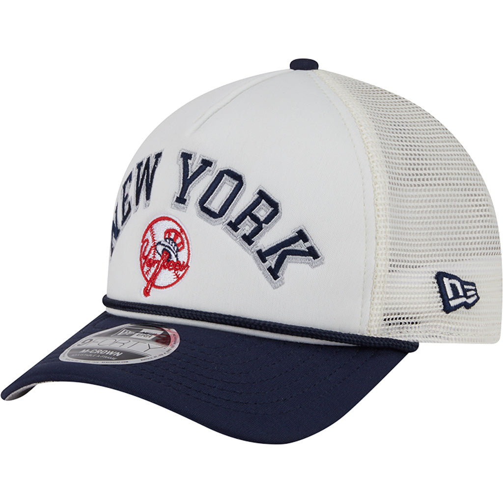 MLB New York Yankees New Era Arch Logo 9FORTY M-Crown Snapback Trucker Hat - Chrome