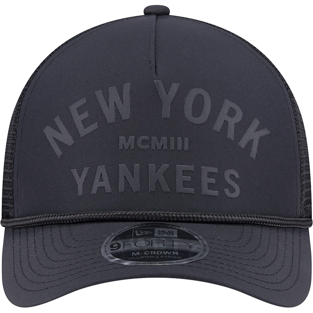 MLB New York Yankees New Era Minimalist 9FORTY M-Crown Snapback Trucker Hat - Black
