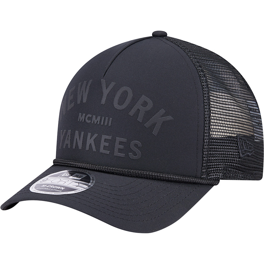 MLB New York Yankees New Era Minimalist 9FORTY M-Crown Snapback Trucker Hat - Black