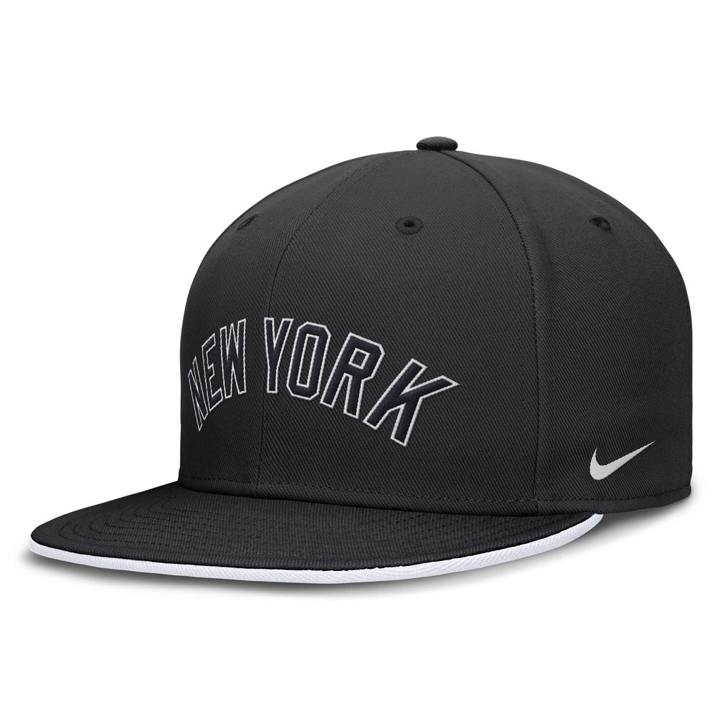 MLB New York Yankees Nike Black & White True Structured Fitted Hat - Black