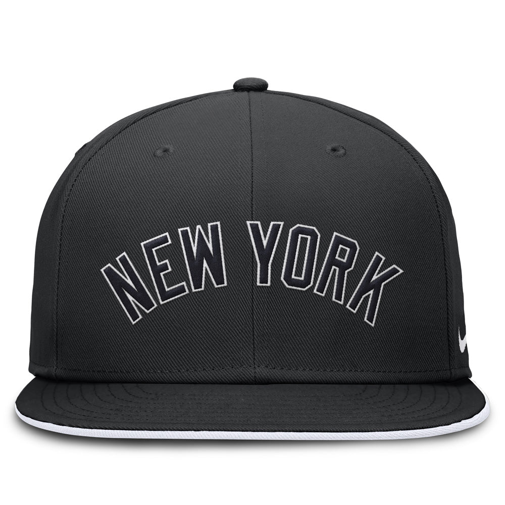 MLB New York Yankees Nike Black & White True Structured Fitted Hat - Black
