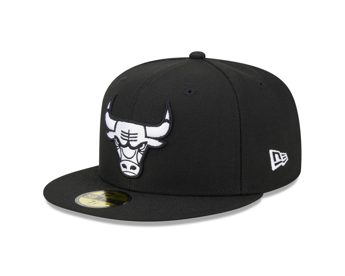 NBA Chicago Bulls New Era Side Patch Black & White 59FIFTY Fitted Hat- Black