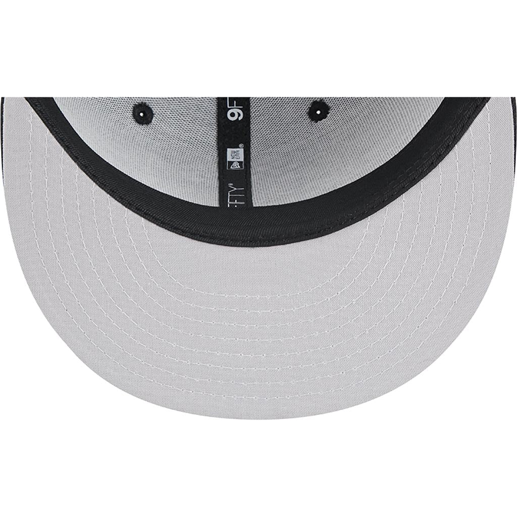 NHL Chicago Blackhawks New Era Black & White 9FIFTY Snapback Trucker Hat - Black