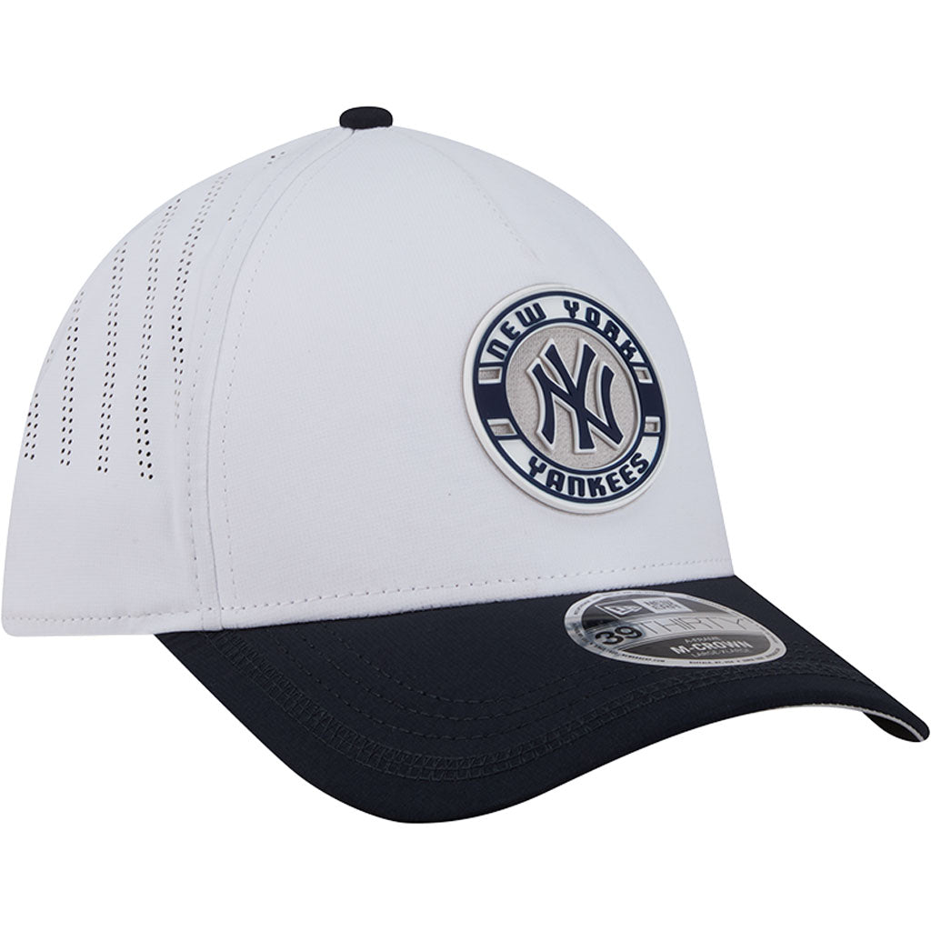 MLB New York Yankees New Era Patch 39THIRTY M-Crown Flex Fit Hat - White