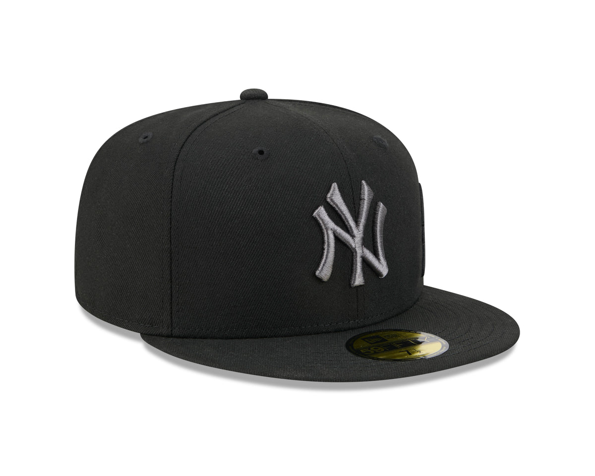 MLB New York Yankees New Era Black on Black Side Script 59FIFTY Fitted Hat- Black