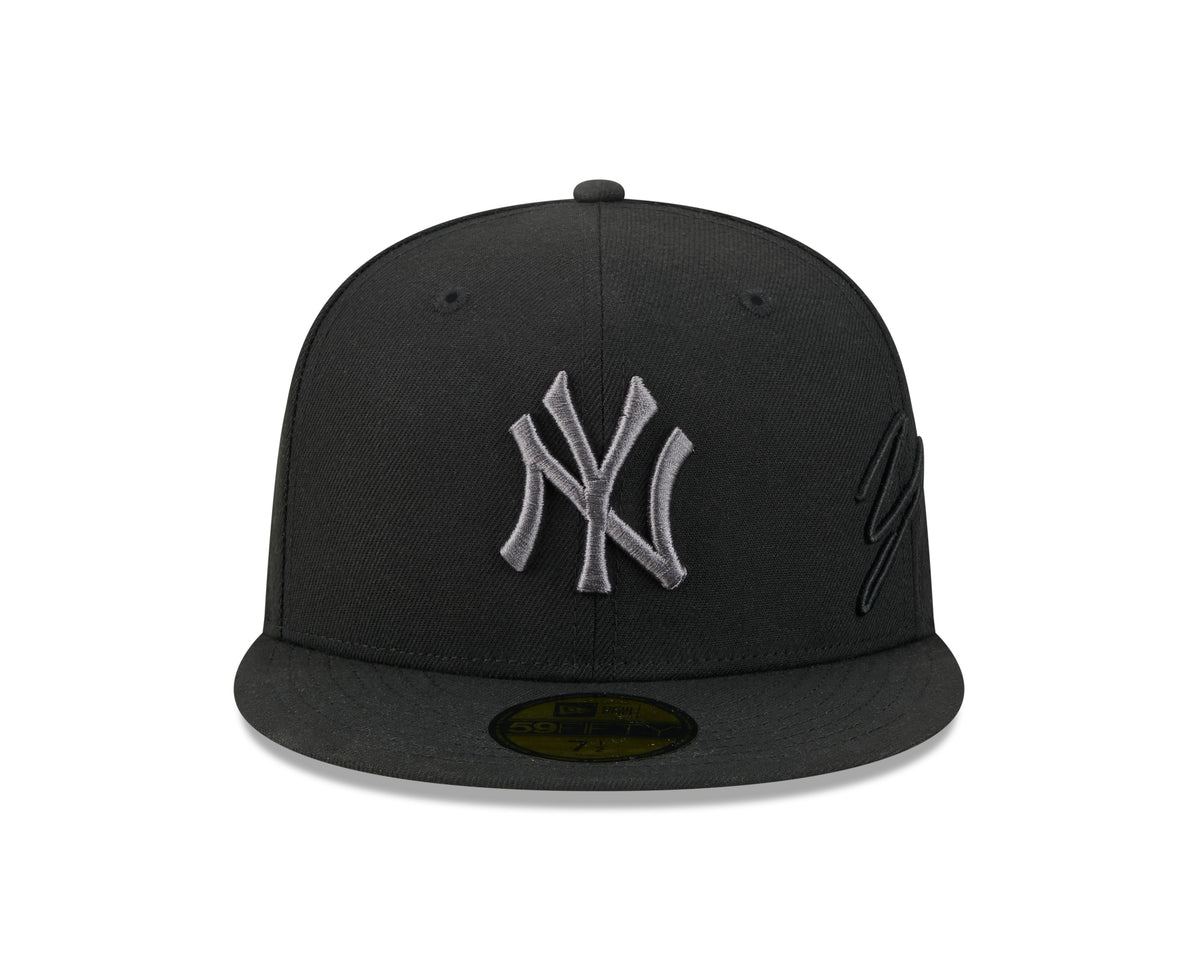 MLB New York Yankees New Era Black on Black Side Script 59FIFTY Fitted Hat- Black