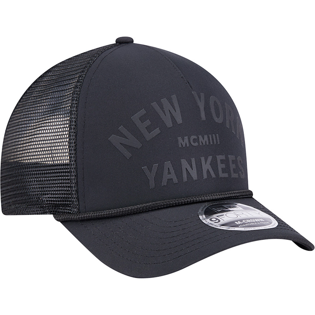 MLB New York Yankees New Era Minimalist 9FORTY M-Crown Snapback Trucker Hat - Black