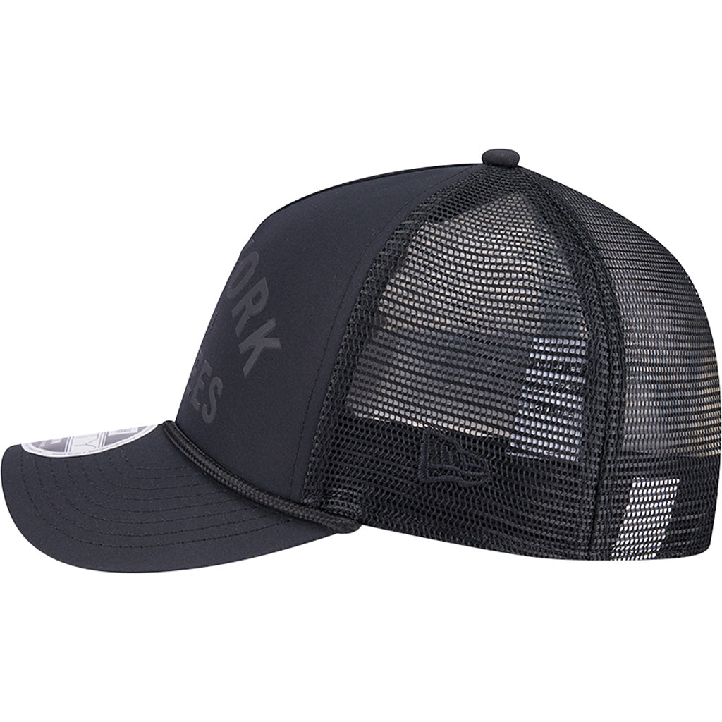MLB New York Yankees New Era Minimalist 9FORTY M-Crown Snapback Trucker Hat - Black