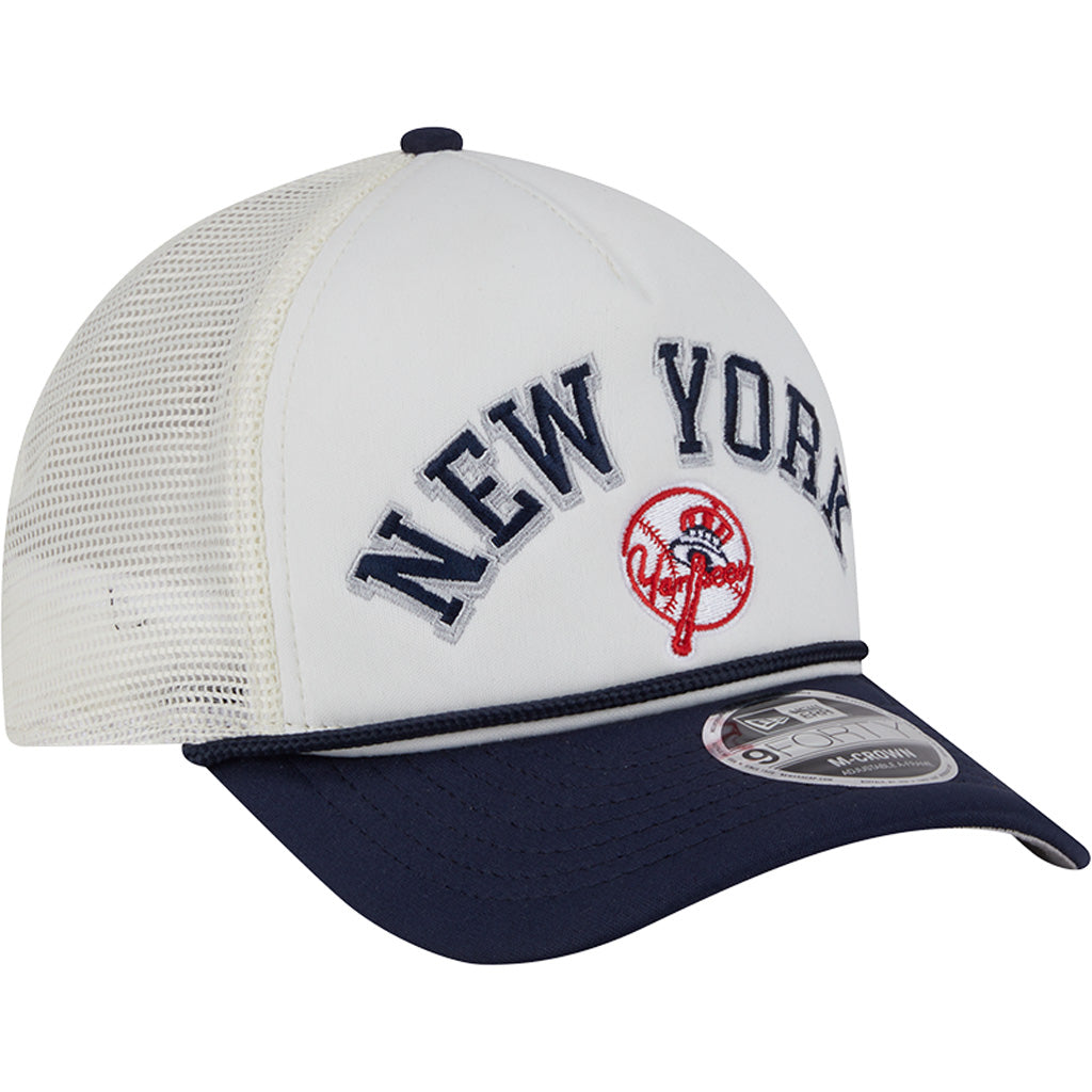 MLB New York Yankees New Era Arch Logo 9FORTY M-Crown Snapback Trucker Hat - Chrome