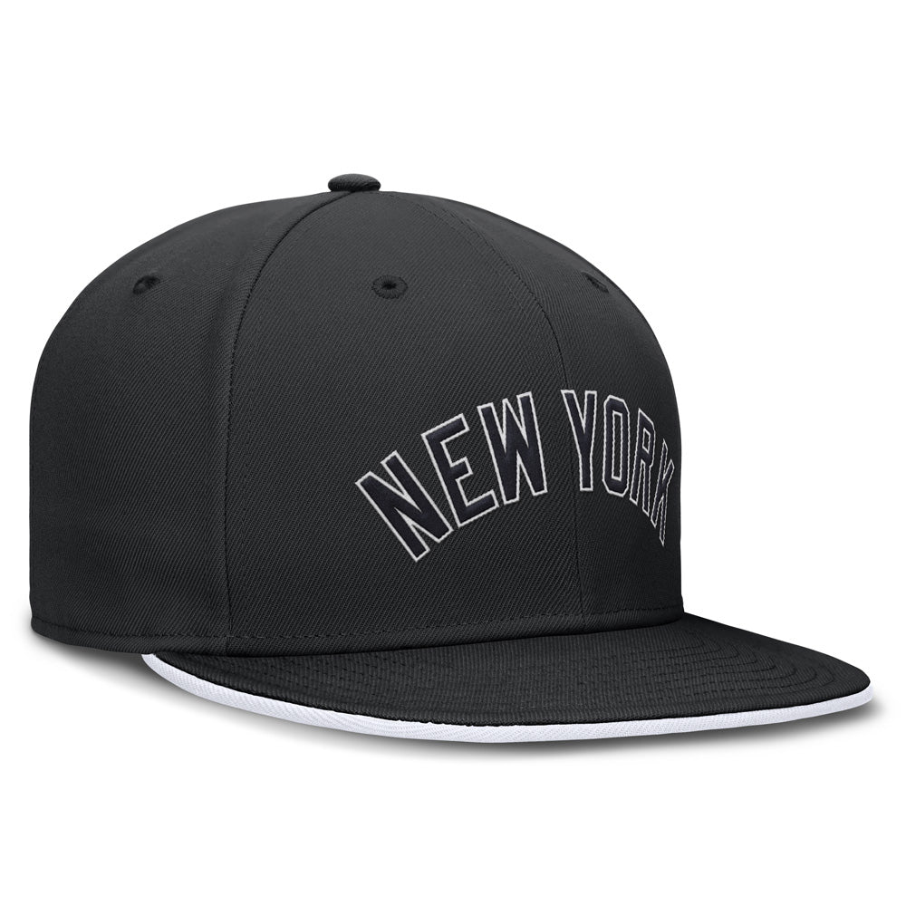 MLB New York Yankees Nike Black & White True Structured Fitted Hat - Black