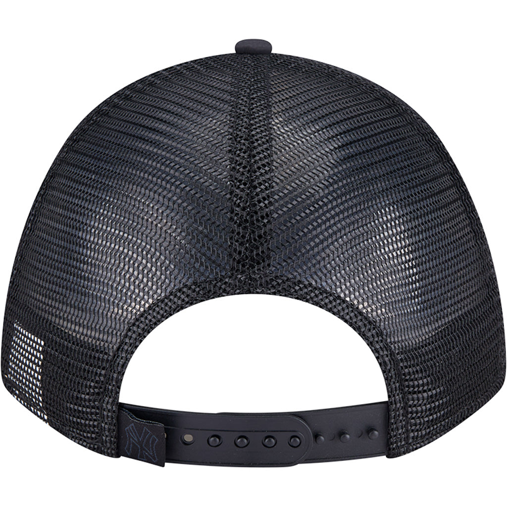 MLB New York Yankees New Era Minimalist 9FORTY M-Crown Snapback Trucker Hat - Black