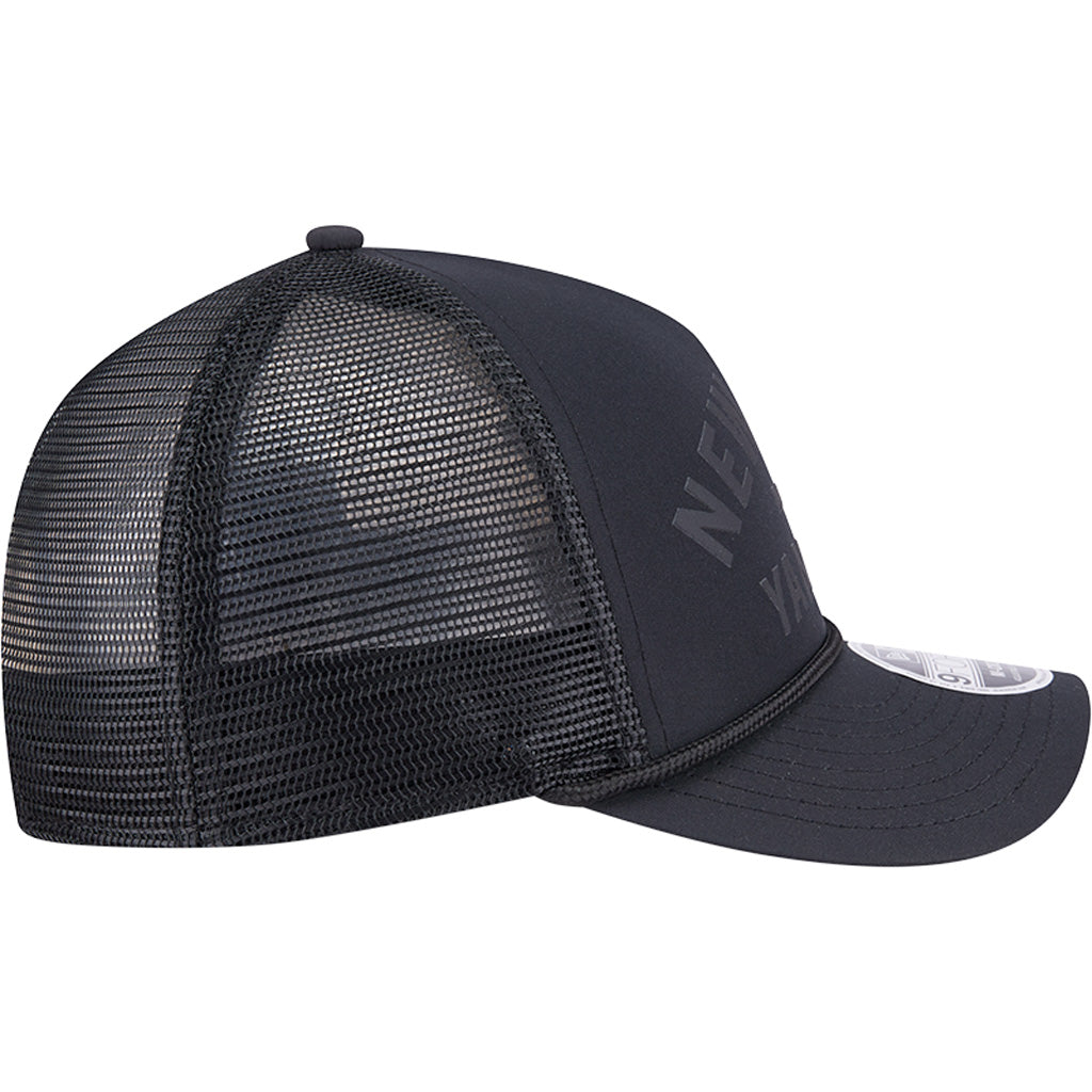 MLB New York Yankees New Era Minimalist 9FORTY M-Crown Snapback Trucker Hat - Black