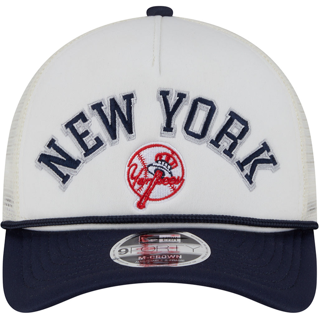 MLB New York Yankees New Era Arch Logo 9FORTY M-Crown Snapback Trucker Hat - Chrome