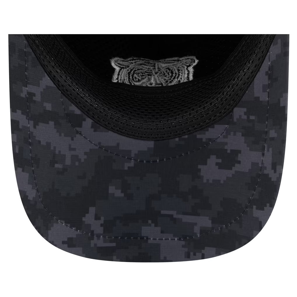 NFL Chicago Bears New Era 2026 Salute to Service Apex 9FORTY Snapback Hat- Black