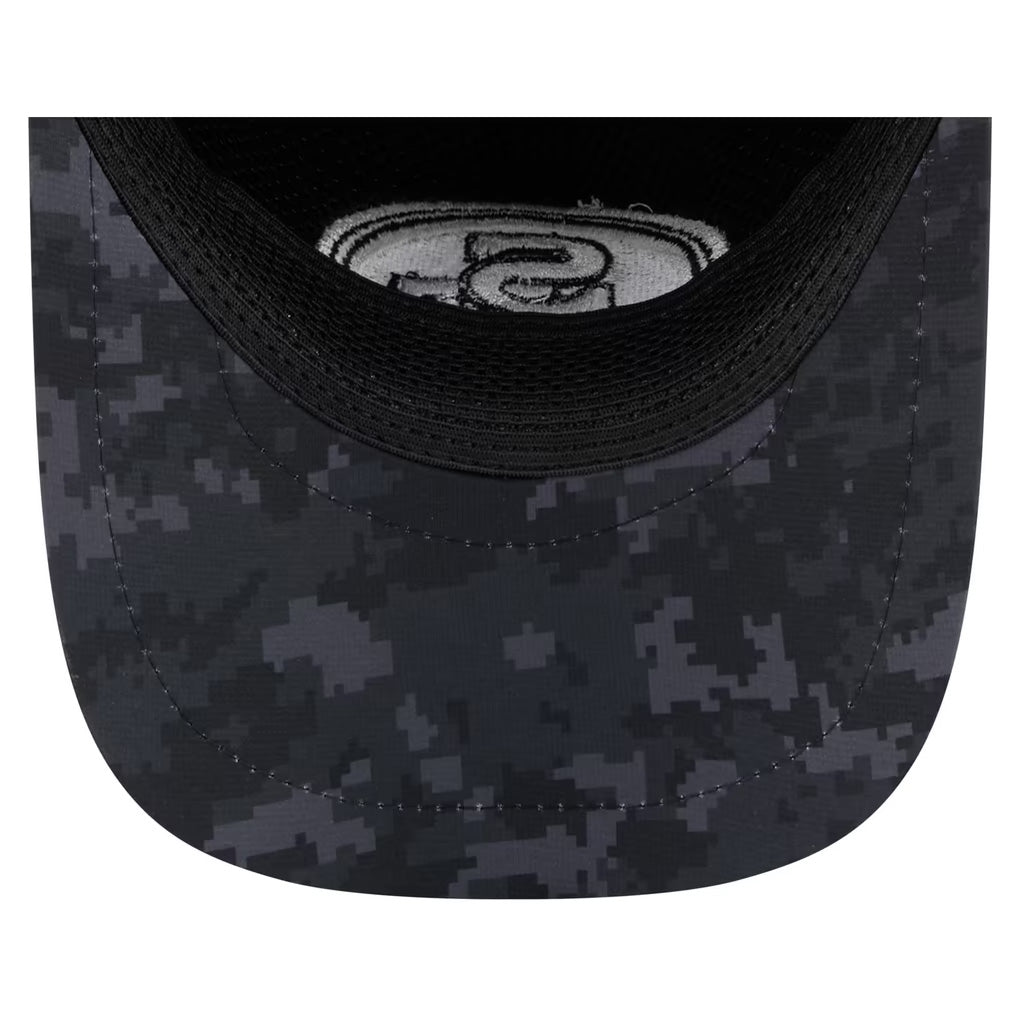 NFL San Francisco 49ers New Era 2026 Salute to Service Apex 9FORTY Snapback Hat- Black
